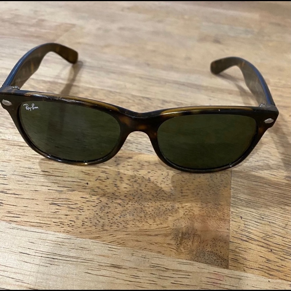 Ray Ban Wayfarer in Tortoise